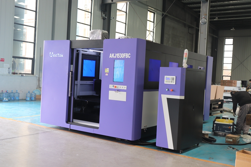 Değişim platformu tam kapalı e - Industrial Laser Metal Cutting Machine incelemesi ve fiyatı